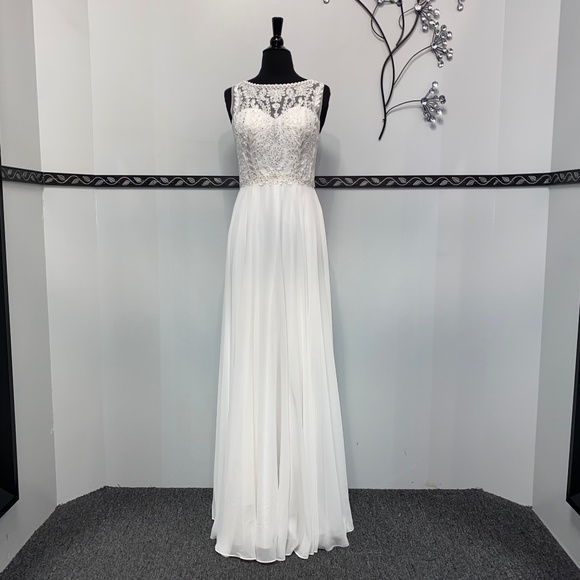 Ivory Lace A-Line Bridal Gown